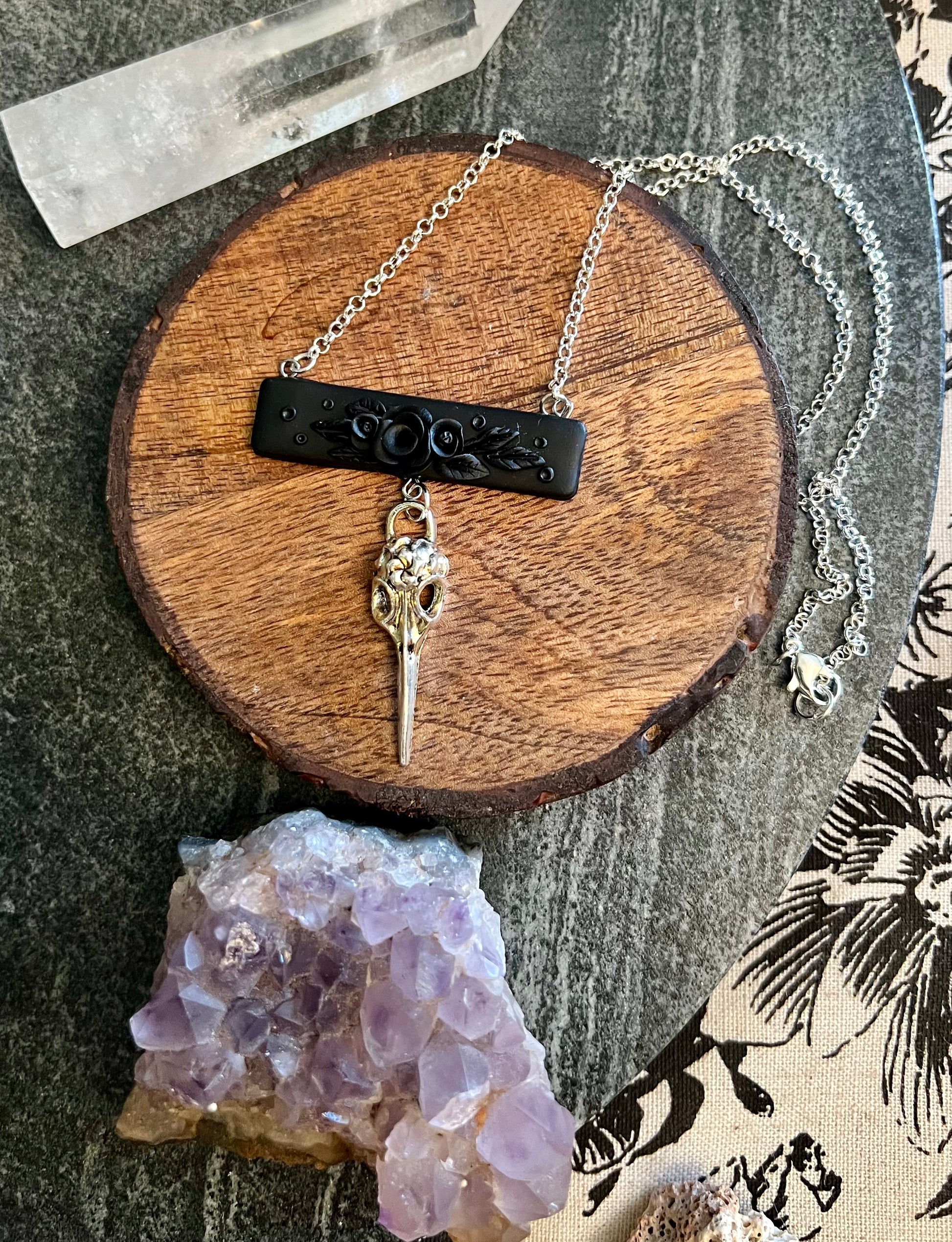 Discover the symbolism of the hummingbird, embodying joy, endurance, and boundless energy. Revered as messengers between gods and loved ones in many cultures, these tiny birds inspire awe and wonder. This necklace will endow the wearer with the essence of the hummingbird.