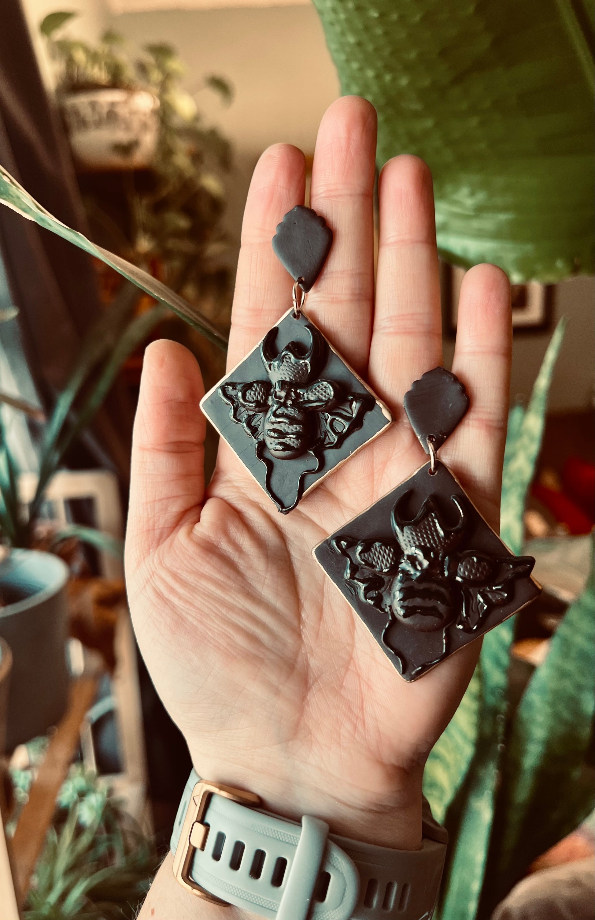 Channel the mystique of the stag beetle with our dark brown polymer clay earrings, accented by a shimmering gold trim, perfect for those drawn to symbols of resilience and regeneration.