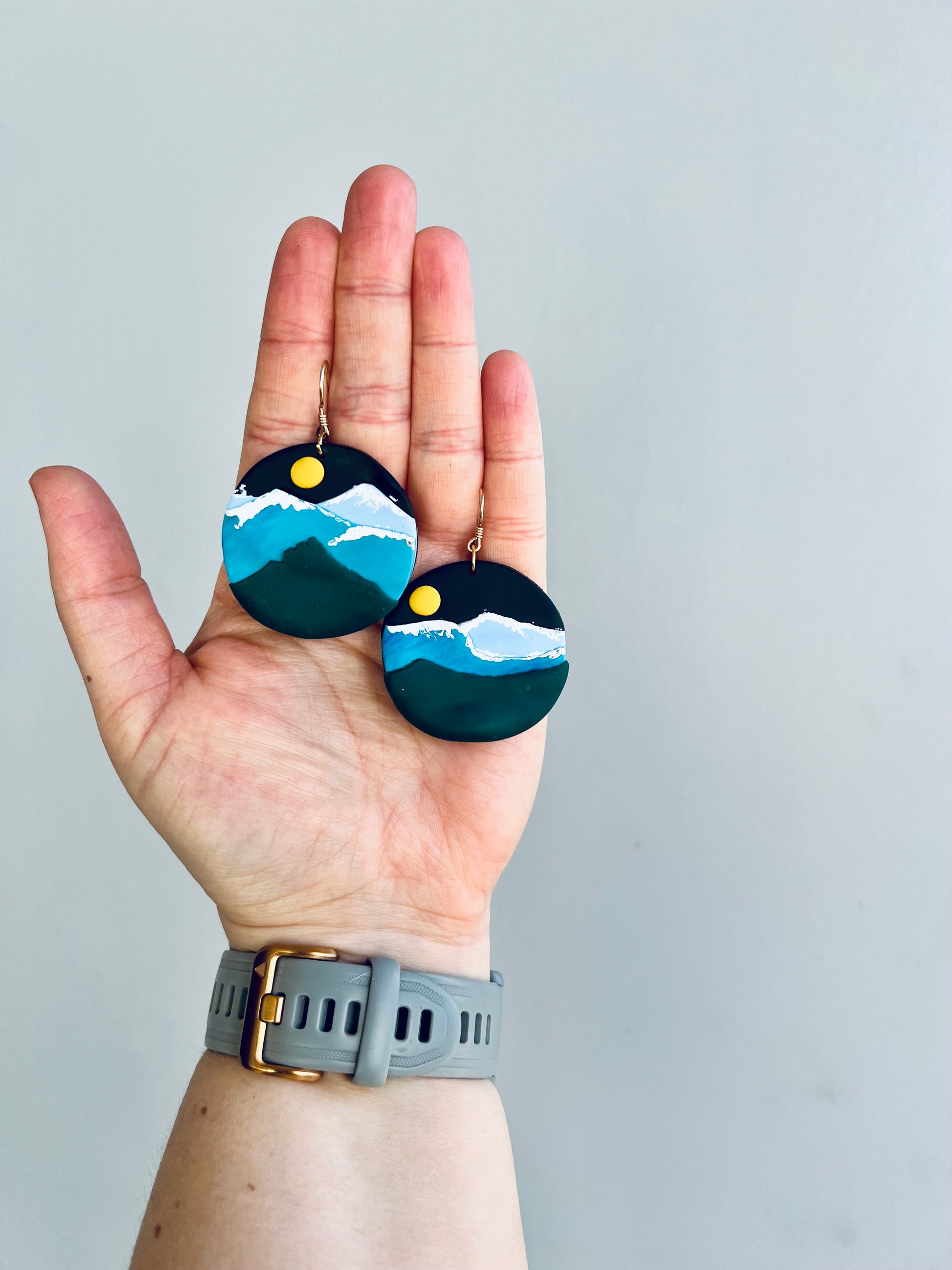 Embrace the spirit of the Colorado Rockies with our blue mountain earrings, inspired by the stunning landscapes of the Rockies. These earrings evoke a sense of adventure and natural beauty, perfect for nature enthusiasts