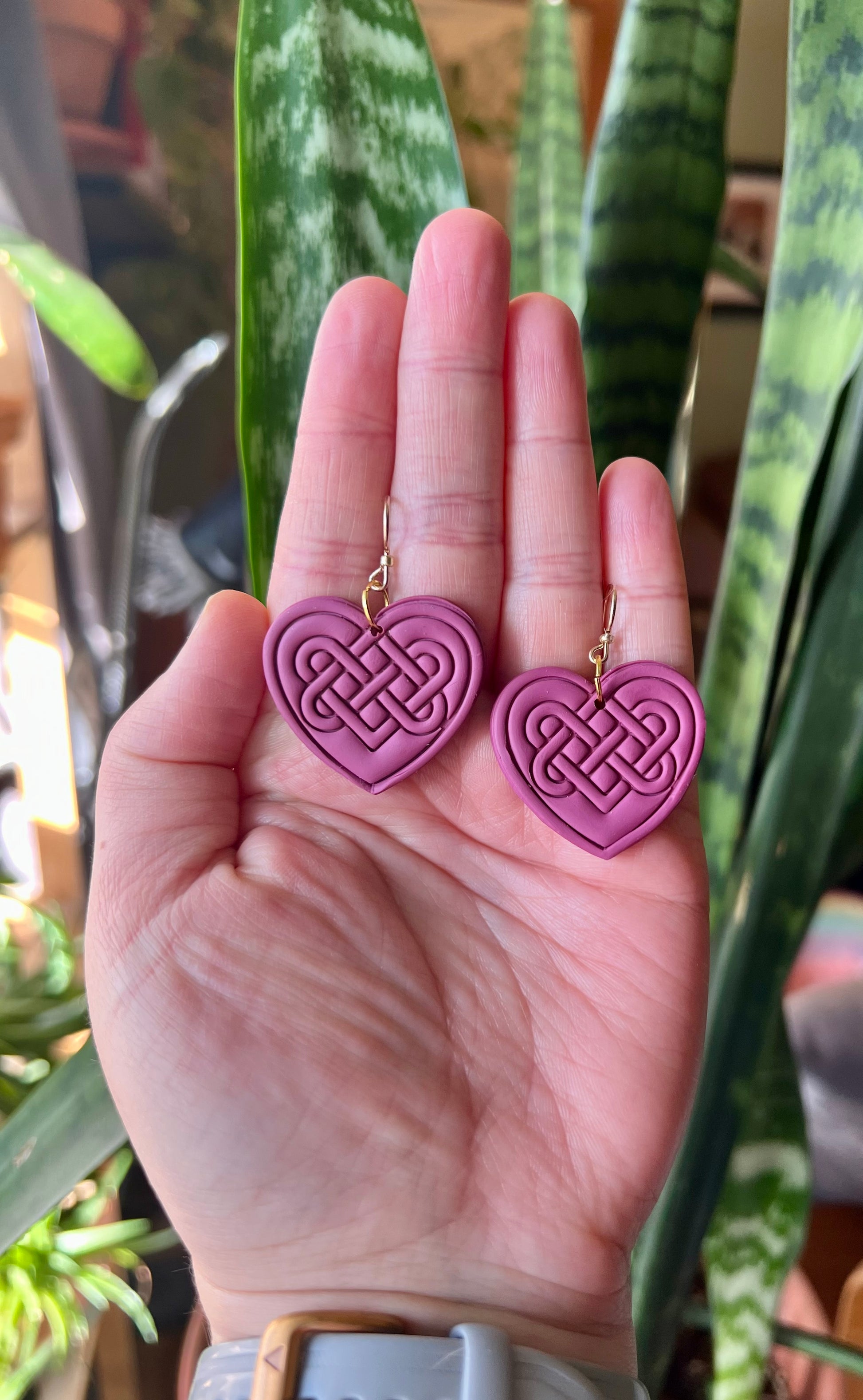 A pink Celtic Love Knot, symbolizing everlasting love and the eternal cycles of life in Celtic tradition. Believed to represent spiritual significance and exchanged as symbols of commitment, akin to modern-day rings.