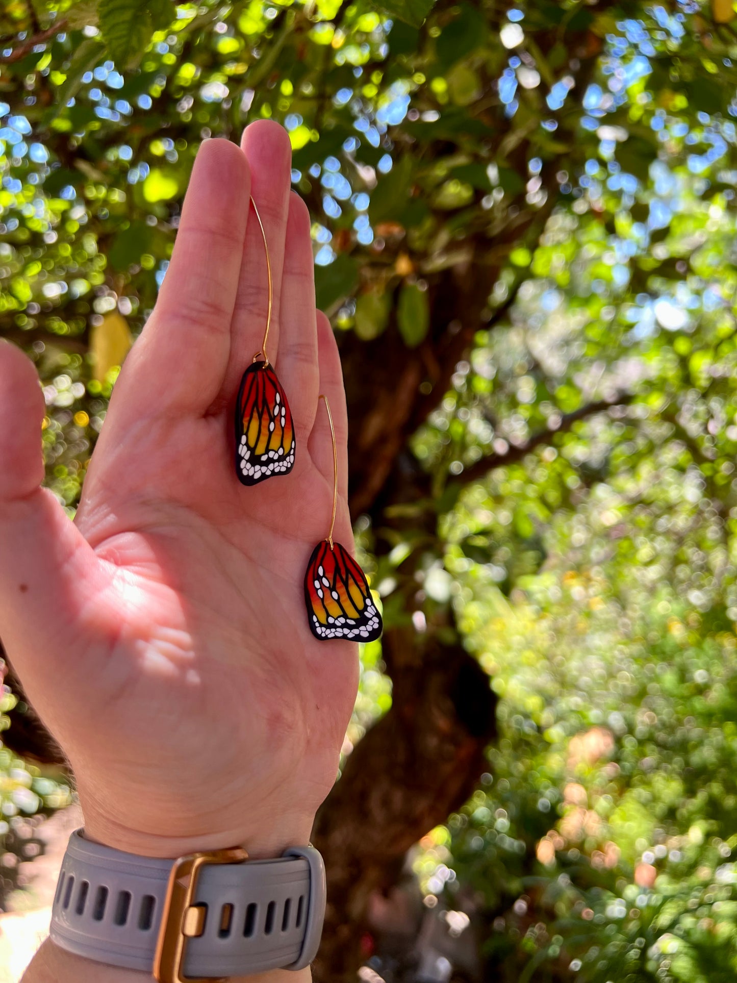 Embody the spirit of the Aztec culture with our polymer clay earrings featuring the monarch butterfly design. Symbolizing the souls of ancestors, these earrings offer a unique blend of tradition and transformation.