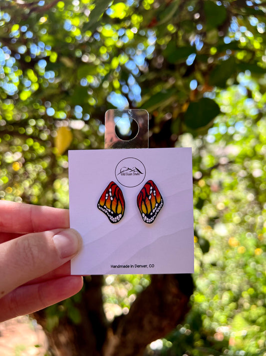 Unleash the power of the monarch butterfly with our polymer clay earrings. Handcrafted using the Cane technique, these earrings embody hope and renewal, perfect for those seeking strength and transformation.