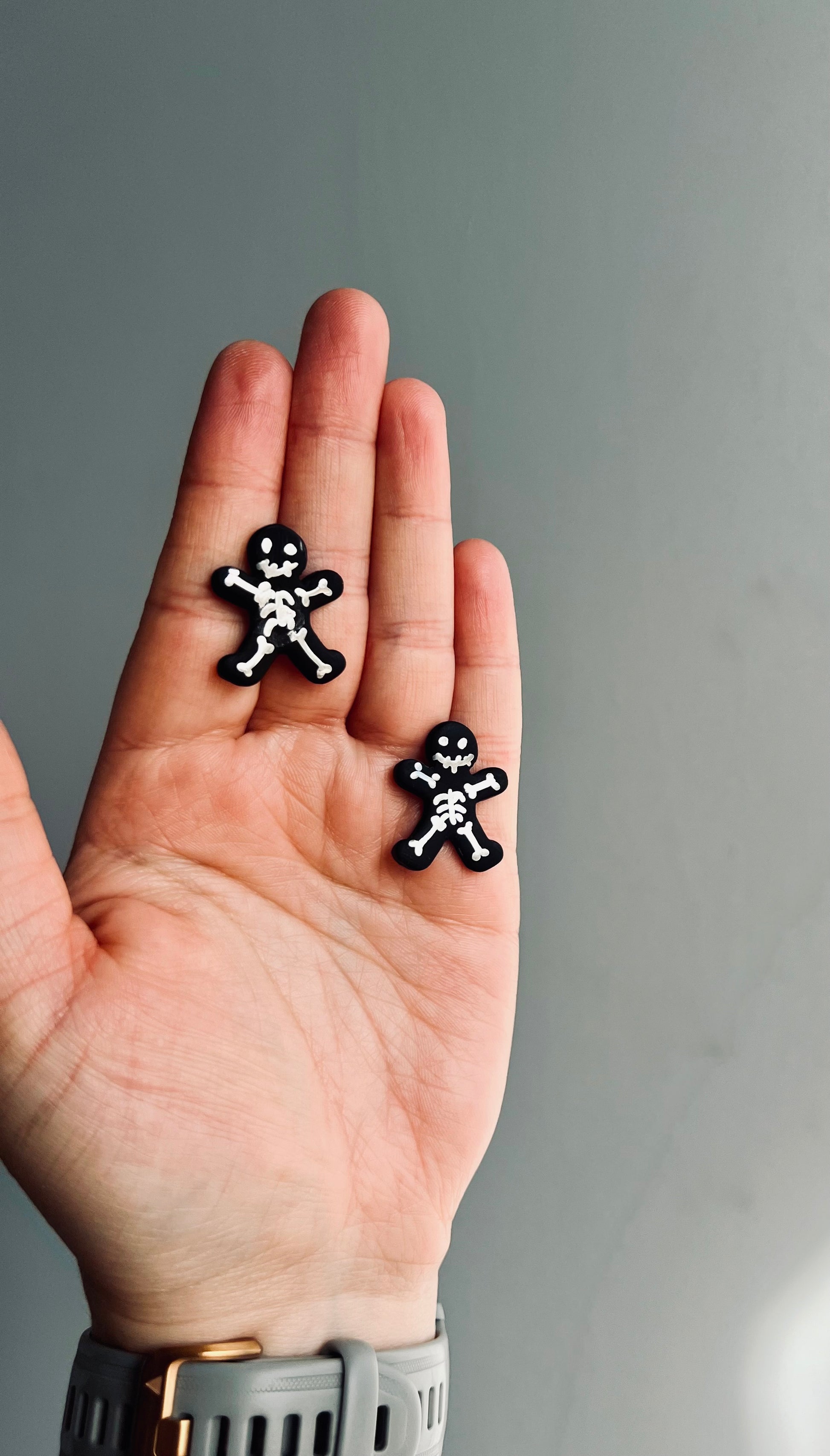 Adorn yourself with our gothic-inspired skeleton earrings, crafted in black with silver bones for a captivating accessory that exudes eerie elegance.