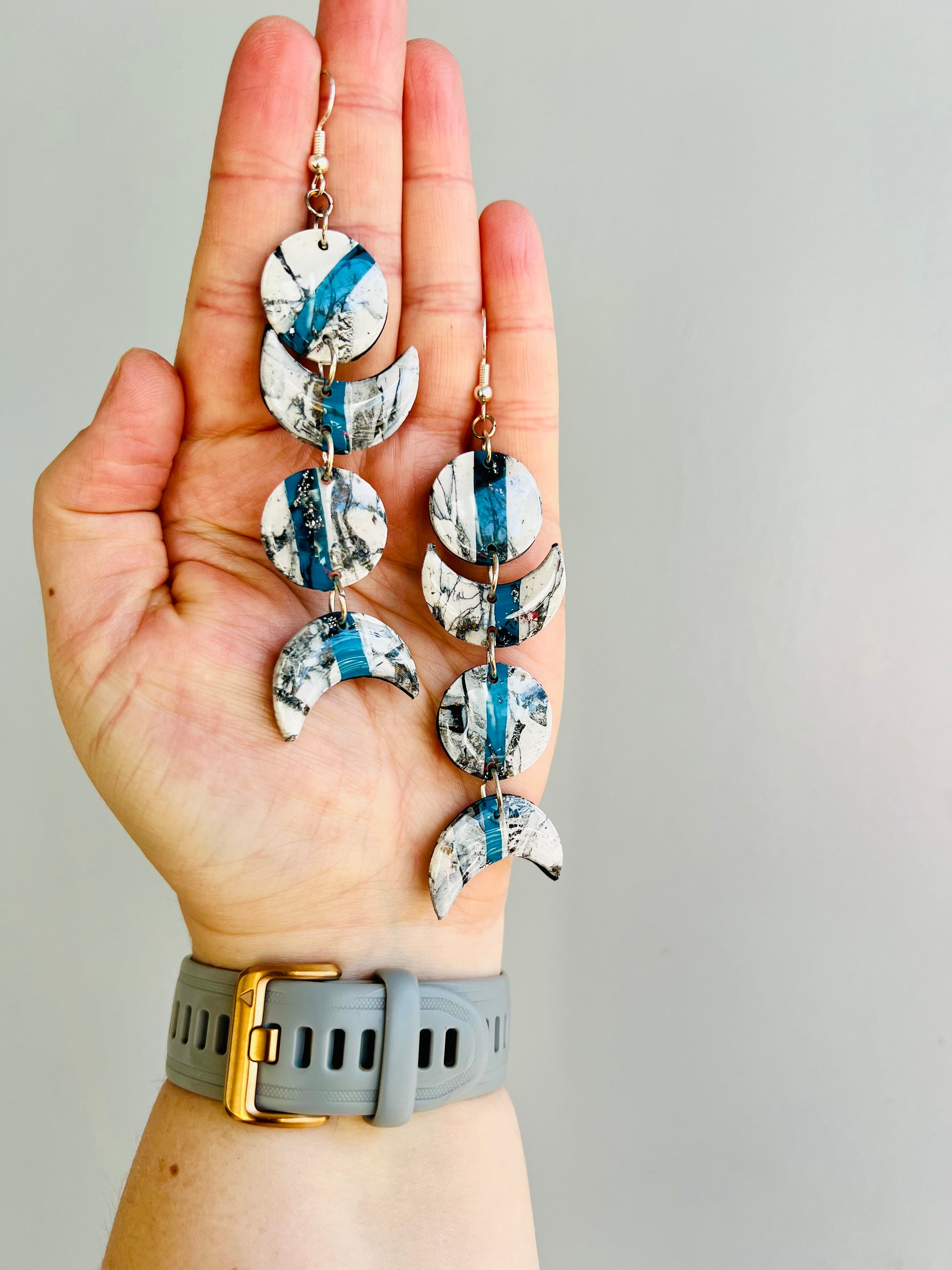 Elevate your style with our polymer clay earrings inspired by the moon phases and the mystical allure of the Southwest. Adorned with faux marble and turquoise accents, these earrings capture the spirit of the region's rich cultural heritage and deep connection to the celestial realm.