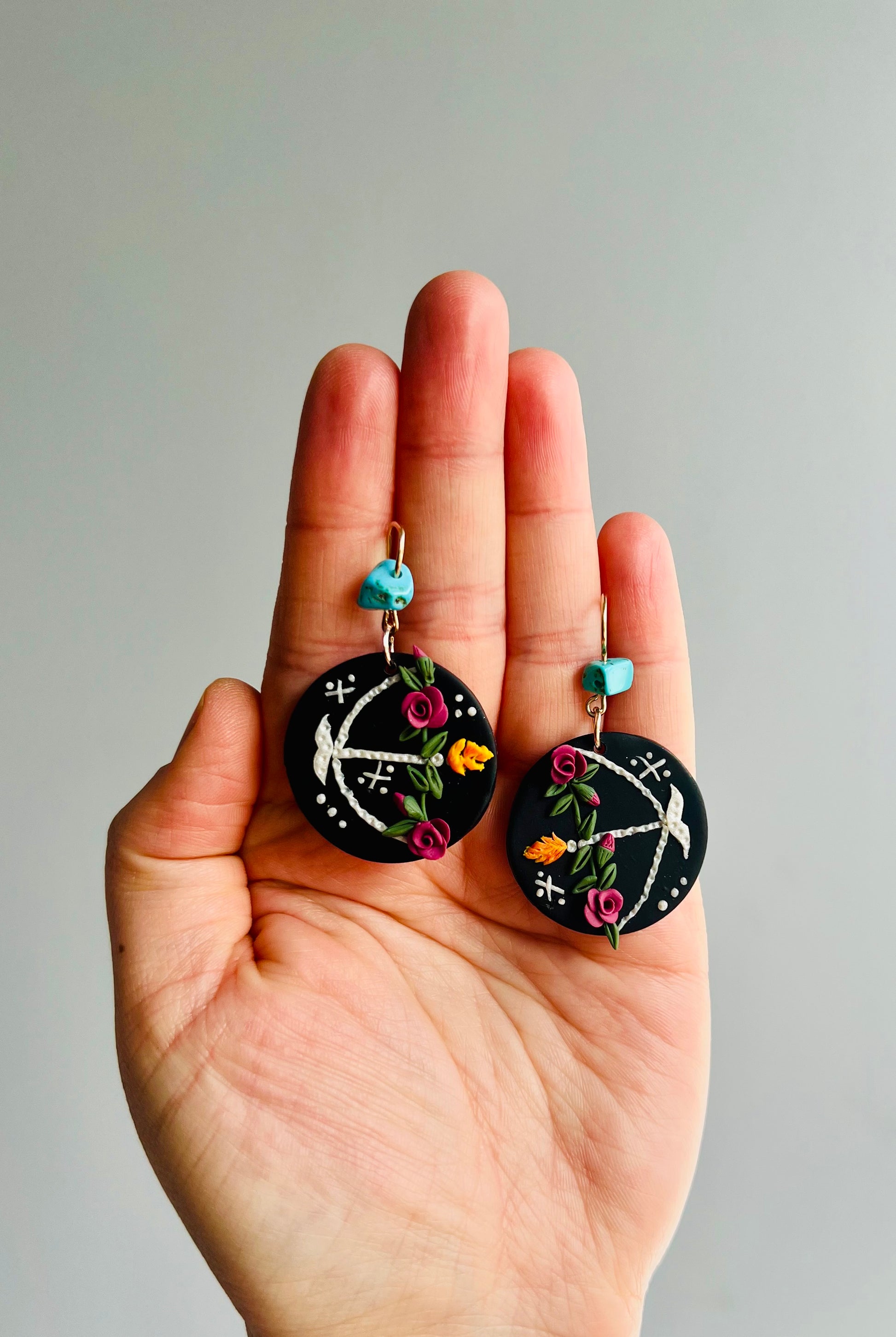 Eye-catching polymer clay Sagittarius zodiac earrings featuring turquoise accents, depicted by a charming bow and arrow design. Handcrafted with care, these earrings capture the adventurous and free-spirited essence of Sagittarius. hop now for a stylish expression of your zodiac sign!