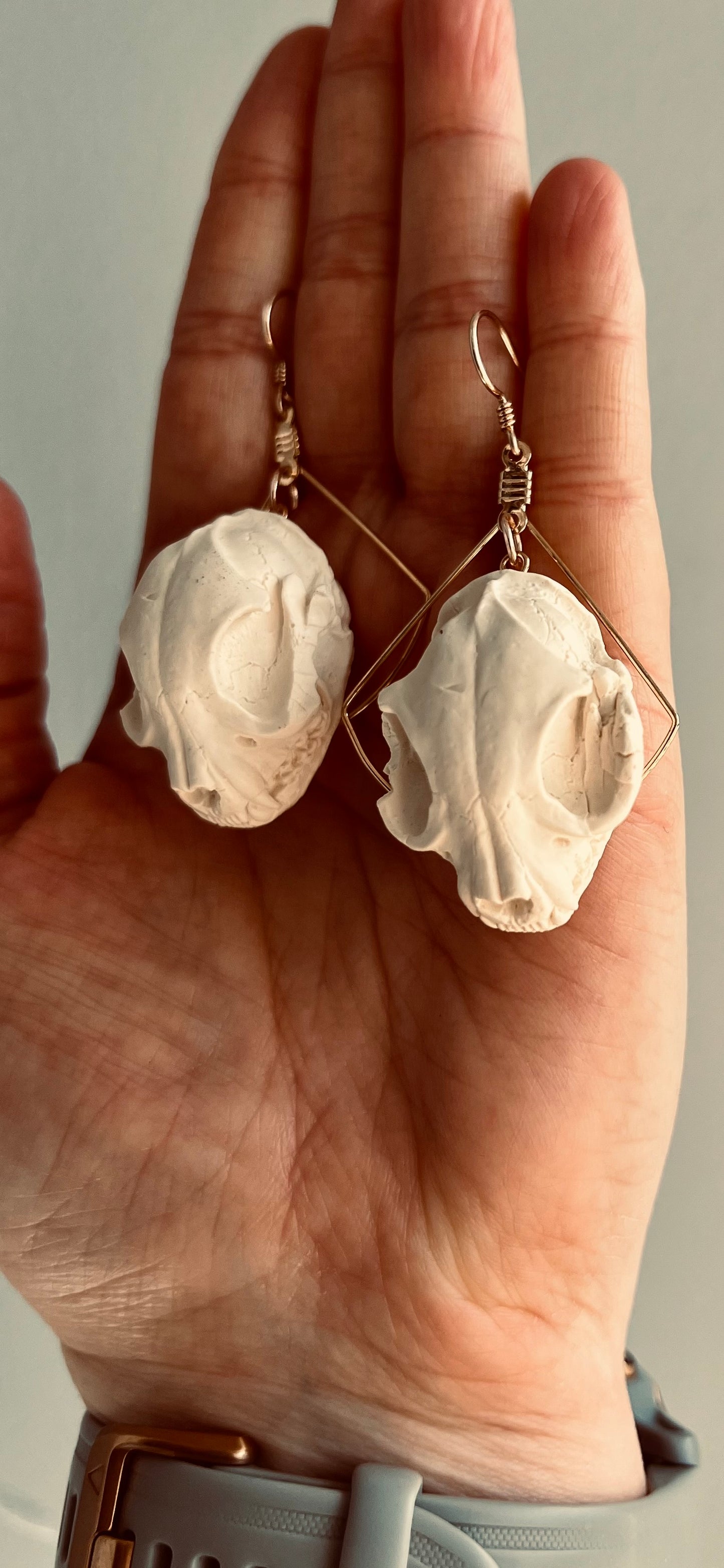 Capture the mystique of feline companionship with our polymer clay earrings featuring a cat skull design. These unique accessories pay homage to cats as human familiars, blending elegance with an edgy twist. Make a statement with these bold earrings that celebrate the deep bond between humans and their feline friends.