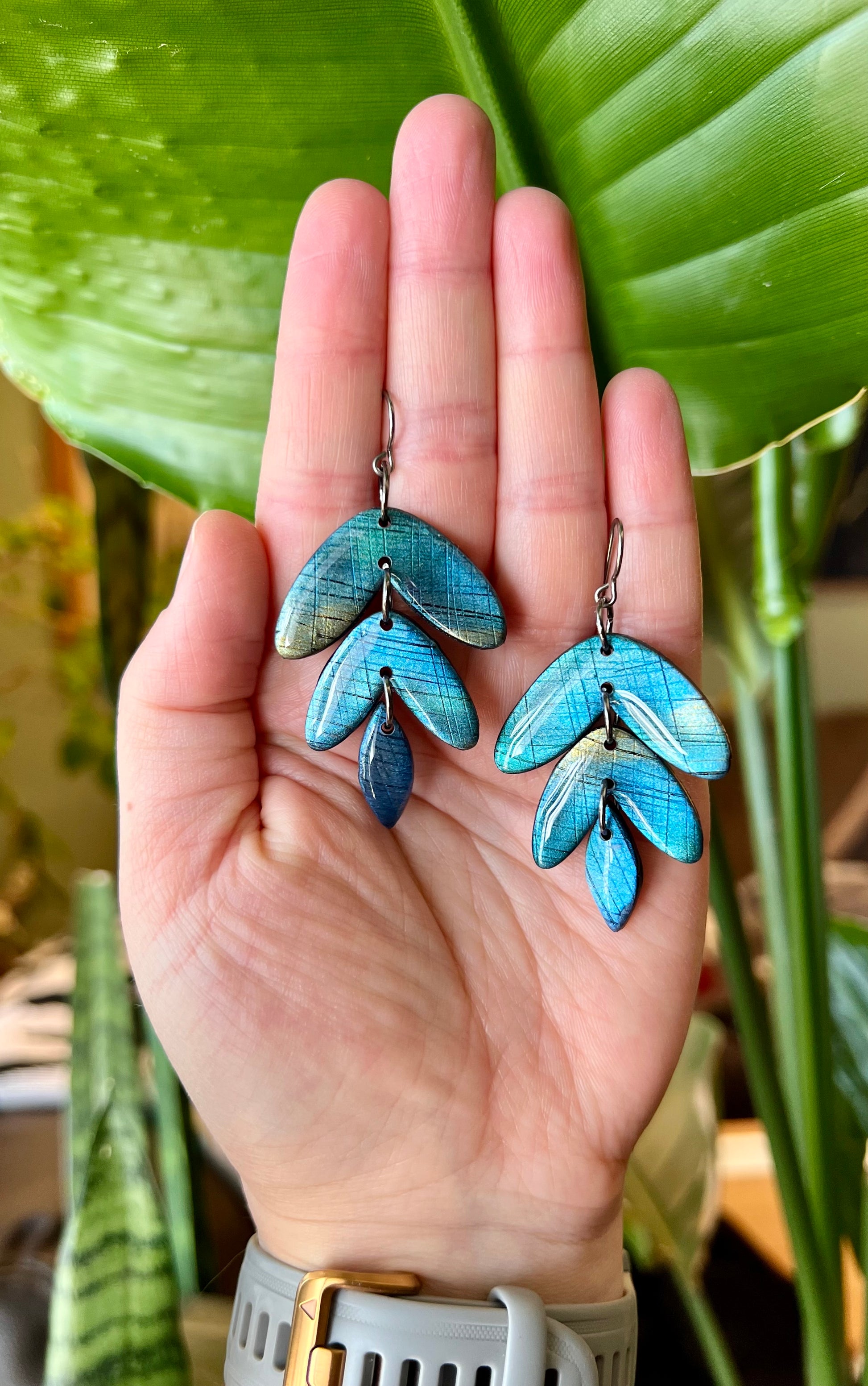 Adorn yourself with floral-inspired polymer clay earrings, delicately shaped and created with mica pigments reminiscent of labradorite's enchanting hues. Embrace the natural beauty and healing energies of labradorite with these stunning accessories.