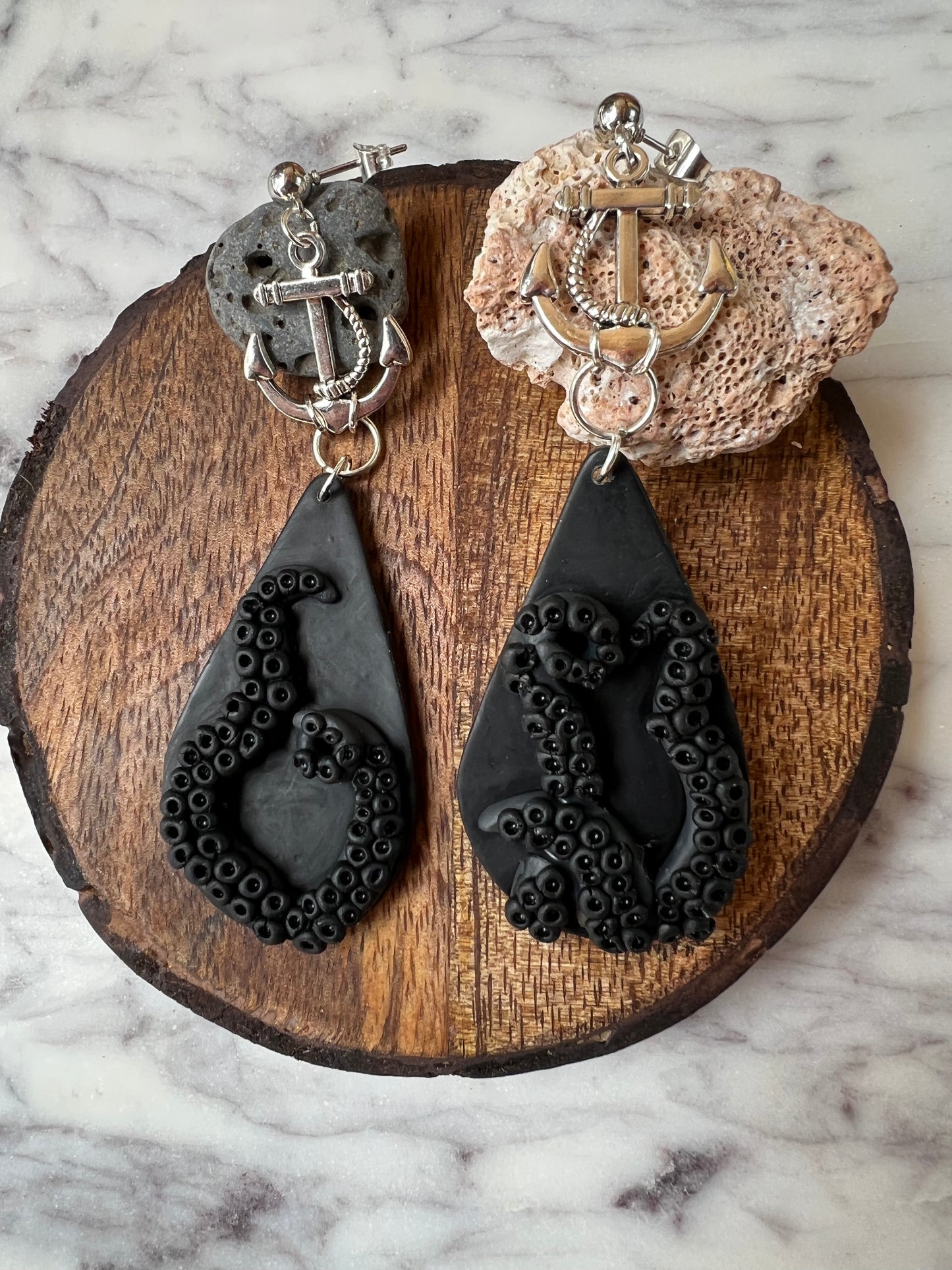 Dive into nautical style with our kraken polymer clay earrings! These intricately crafted accessories capture the mystique of the deep sea, featuring a fearsome kraken design. Add a touch of maritime adventure to your look with these statement earrings.