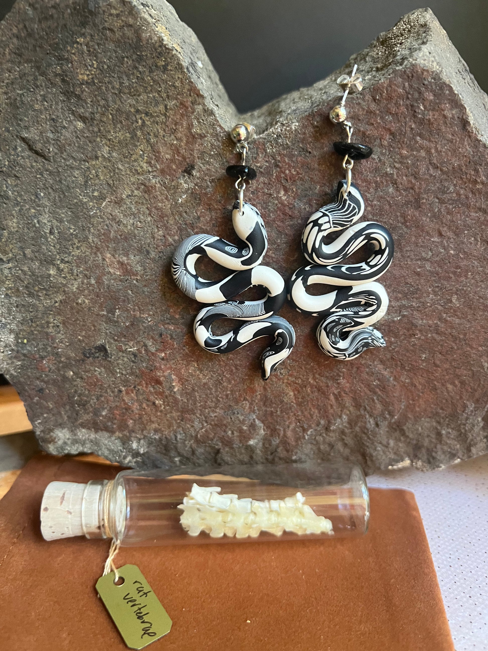 Explore the mystical allure of our polymer clay snake earrings adorned with whimsical mushrooms. These unique accessories embody the enchanting harmony of nature, perfect for adding a touch of mysticism to any ensemble.