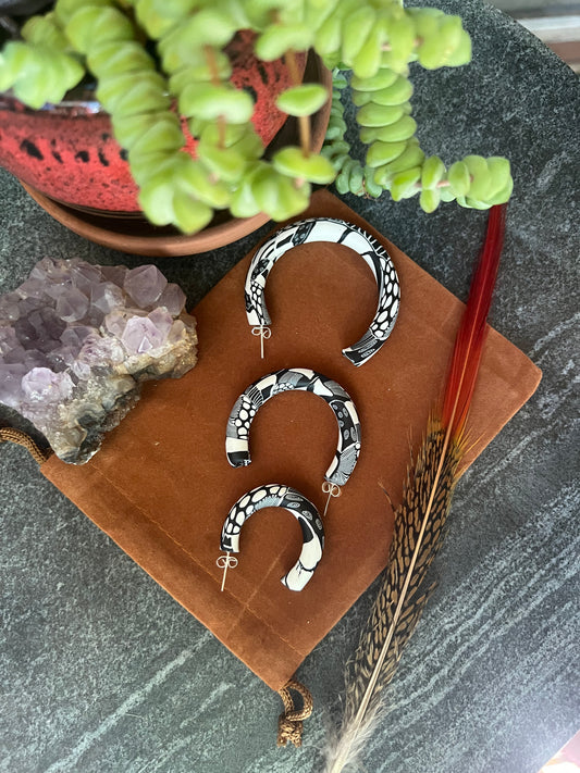 Experience the transformative properties of mushrooms hoop earrings as part of our mushroom earring collection. From ancient times to modern healing practices, mushrooms continue to offer hope and healing for the mind and soul.